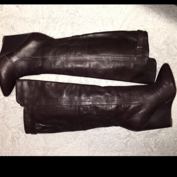 LOOKING!! Steve Madden Zylon Wedge Boot in Burgundy - Picture 1 of 3